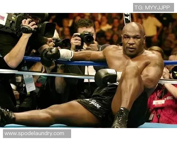 泰森与足球明星同框合影展现体育巨星的友谊与激情