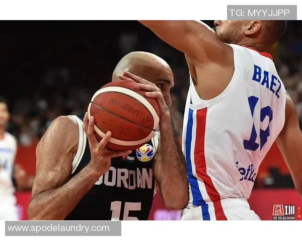 深圳篮球队在世界杯预选赛中以83分稳居积分榜首位展现强劲实力