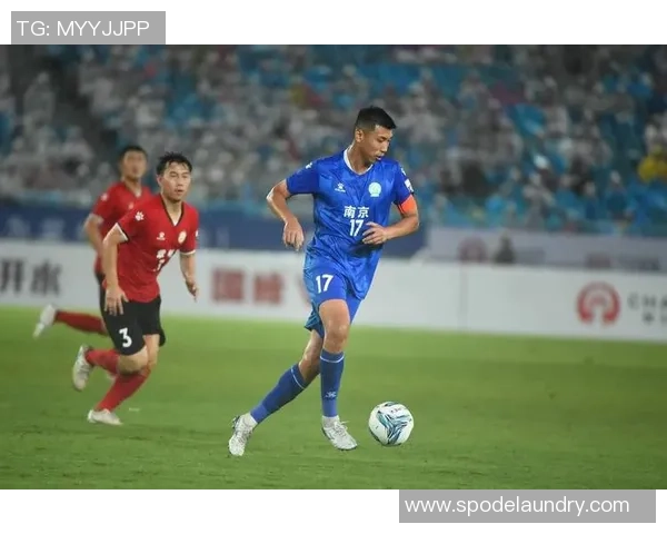 足球热议：南京足球队的比赛经验争议